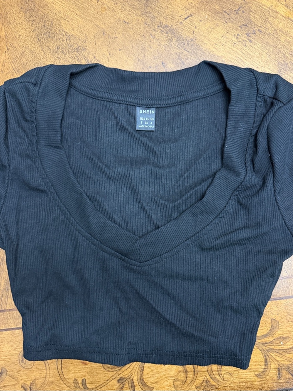 SHEIN Black V-Neck Ribbed Short Sleeve Crop Top